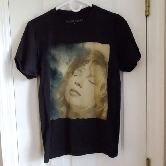Taylor Swift T-Shirt Size S Fearless Taylors Version Eras Tour Outfit Swiftie - Picture 1 of 4